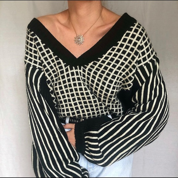 Vintage Sweaters - Vintage abstract black & white v neck sweater